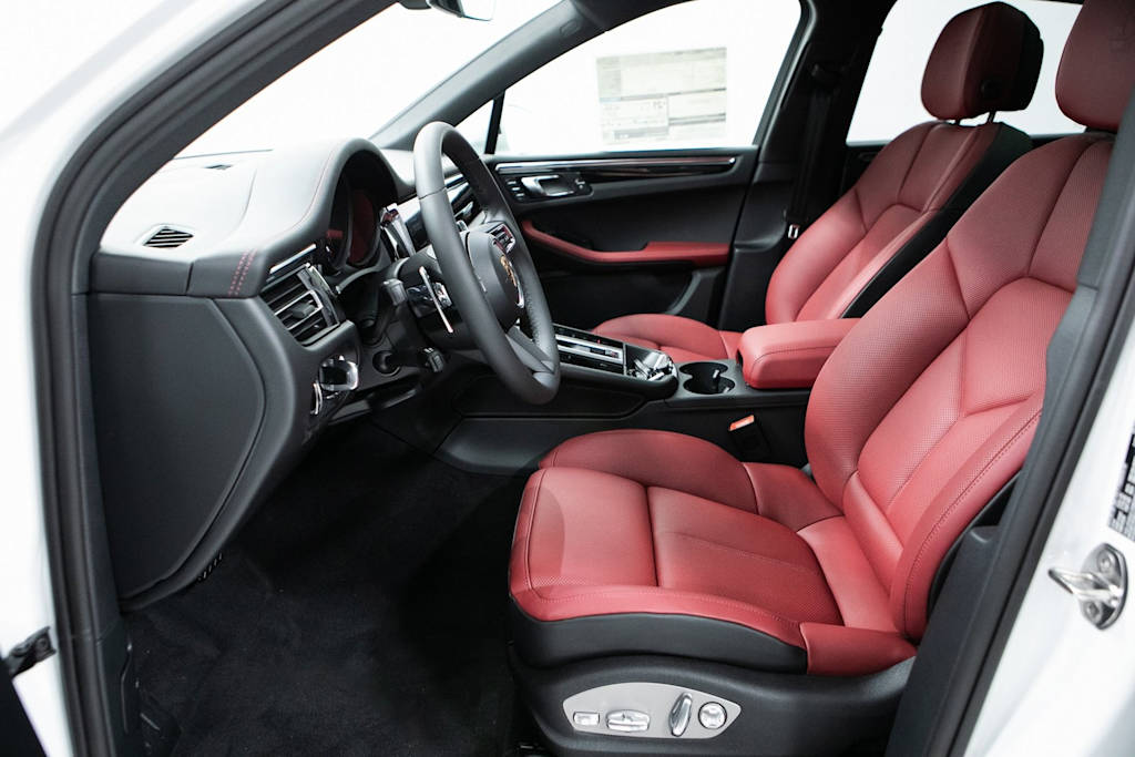 Thumbnail: 2026 Porsche Macan - 9