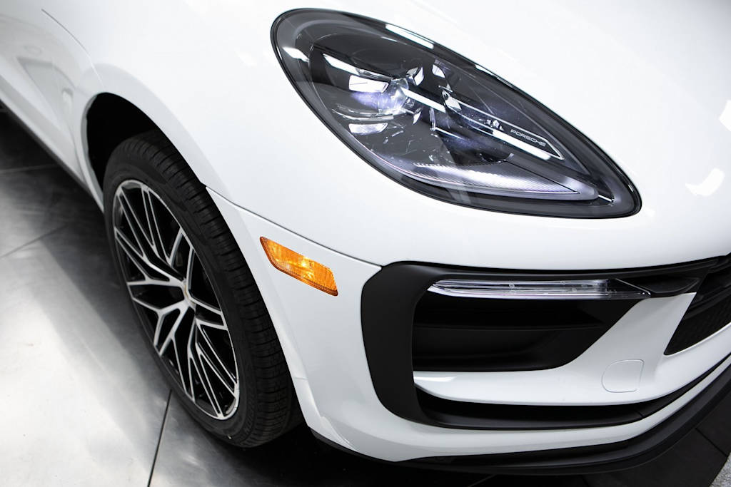 Thumbnail: 2026 Porsche Macan - 17
