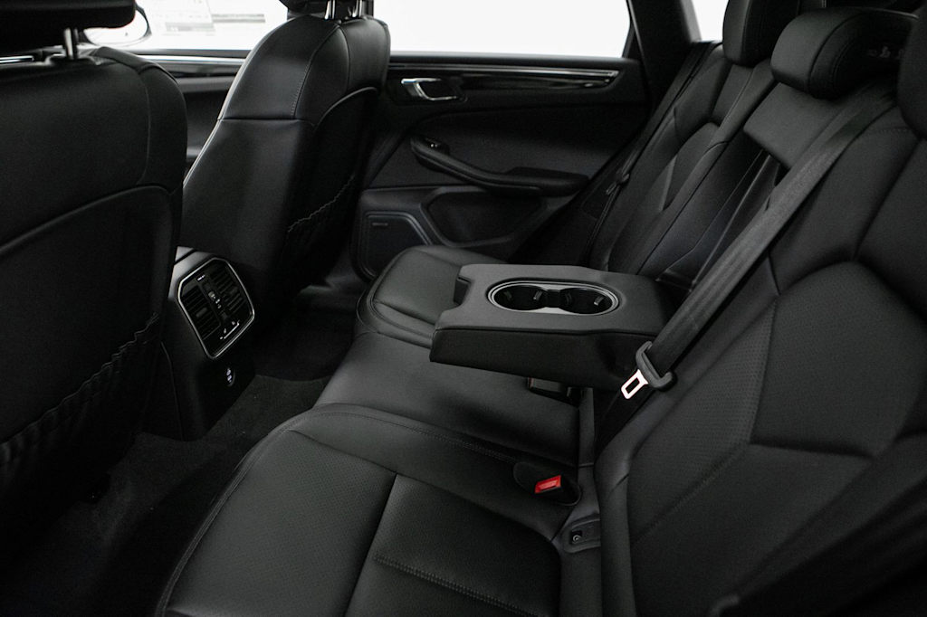 Thumbnail: 2026 Porsche Macan - 36