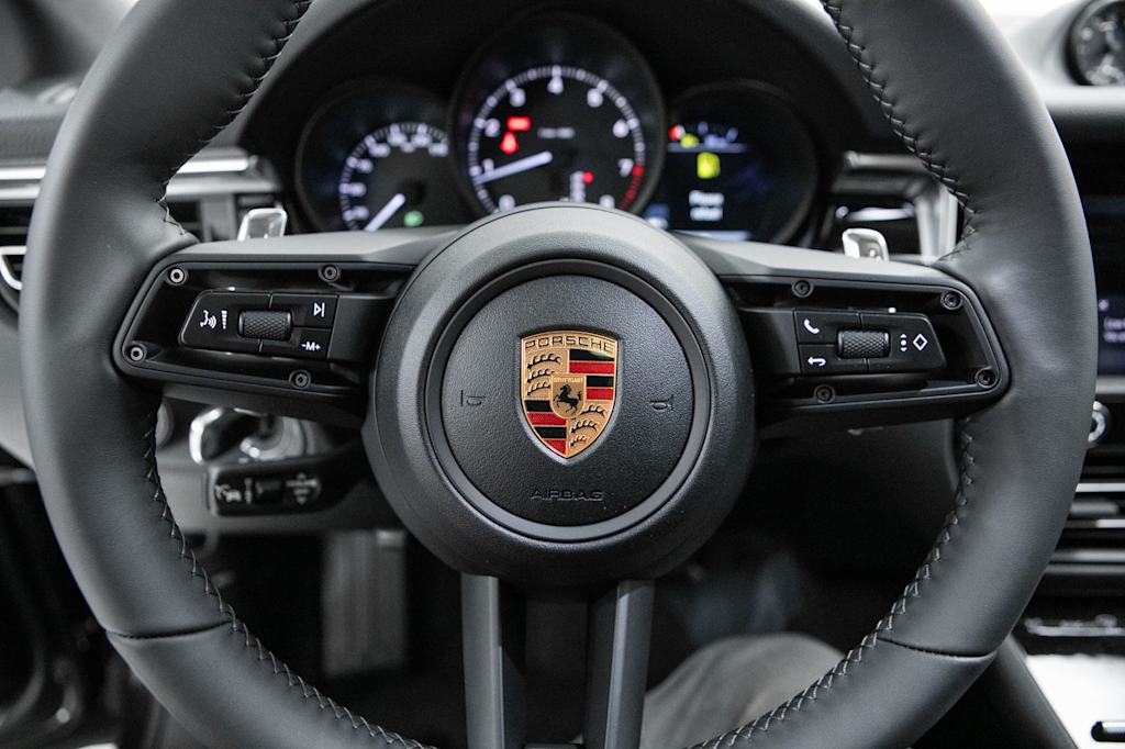 Thumbnail: 2026 Porsche Macan - 19