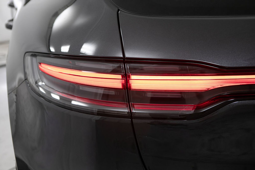 Thumbnail: 2026 Porsche Macan - 21