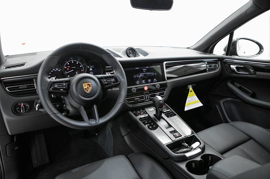Thumbnail: 2026 Porsche Macan - 6