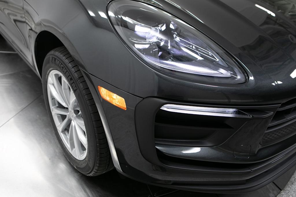 Thumbnail: 2026 Porsche Macan - 4