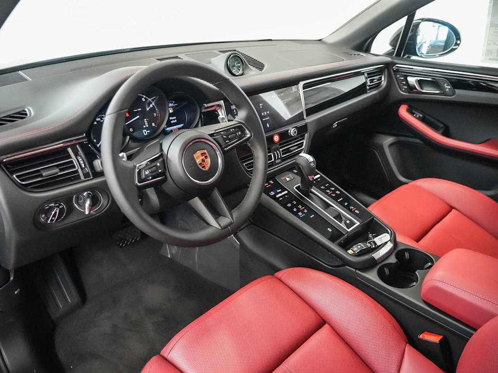 Thumbnail: 2026 Porsche Macan - 2