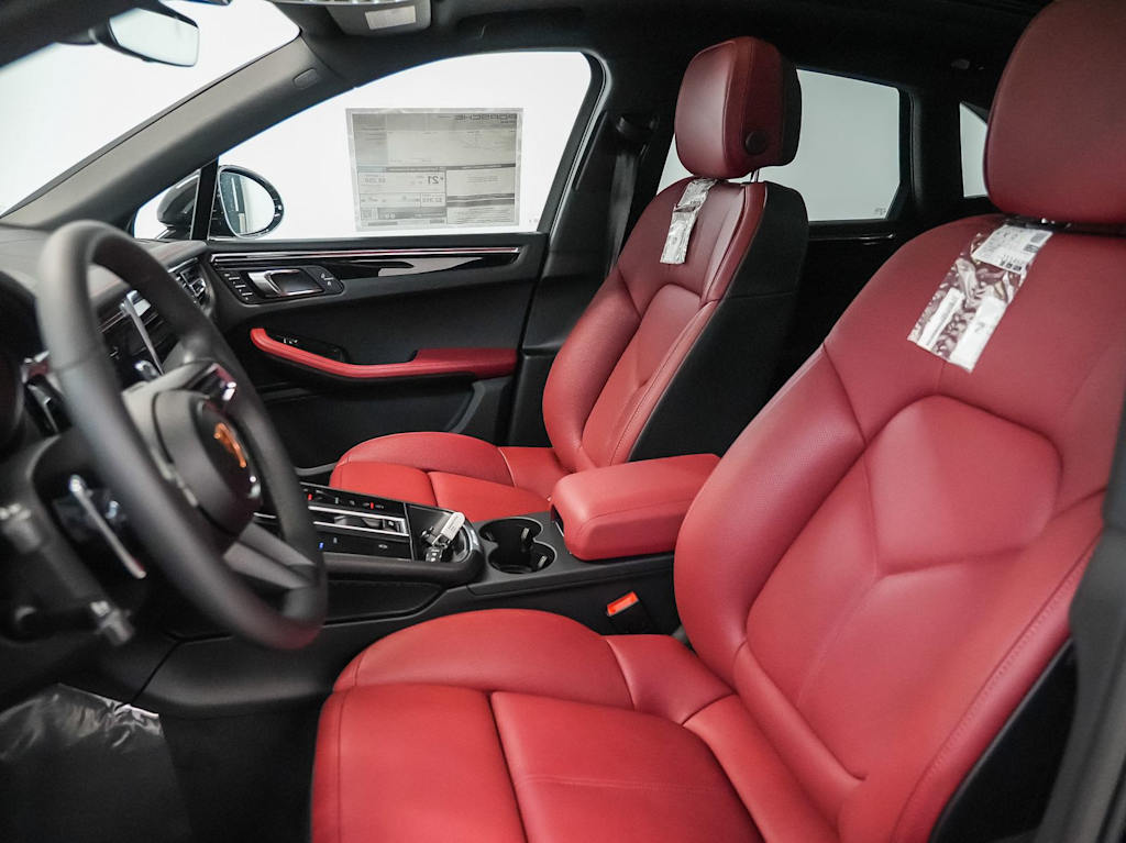 Thumbnail: 2026 Porsche Macan - 11