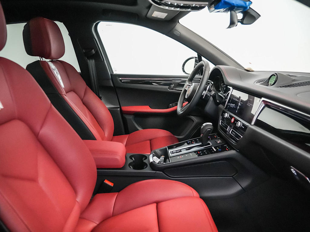 Thumbnail: 2026 Porsche Macan - 12