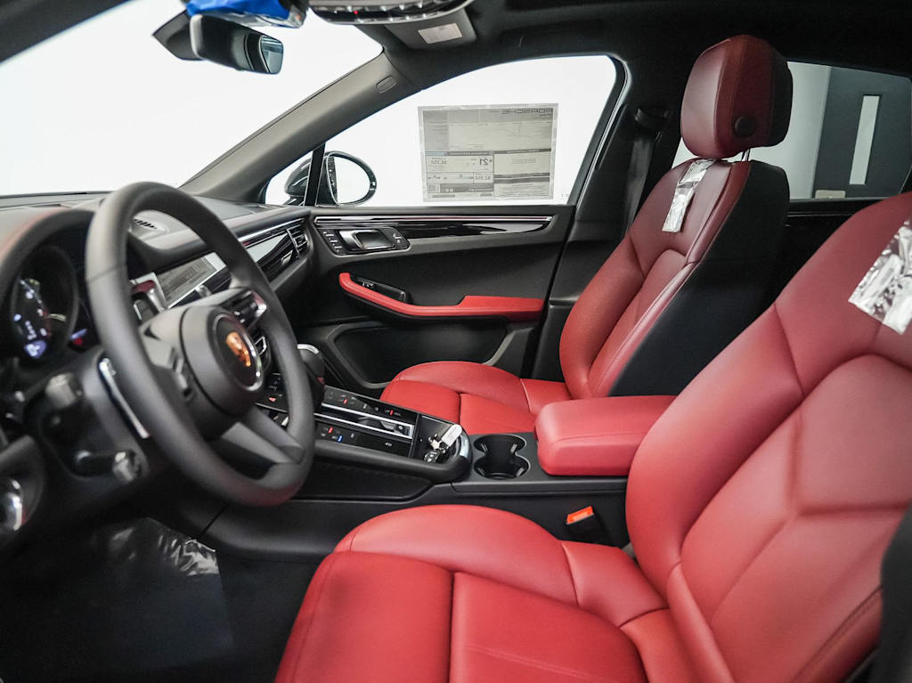 Thumbnail: 2026 Porsche Macan - 27