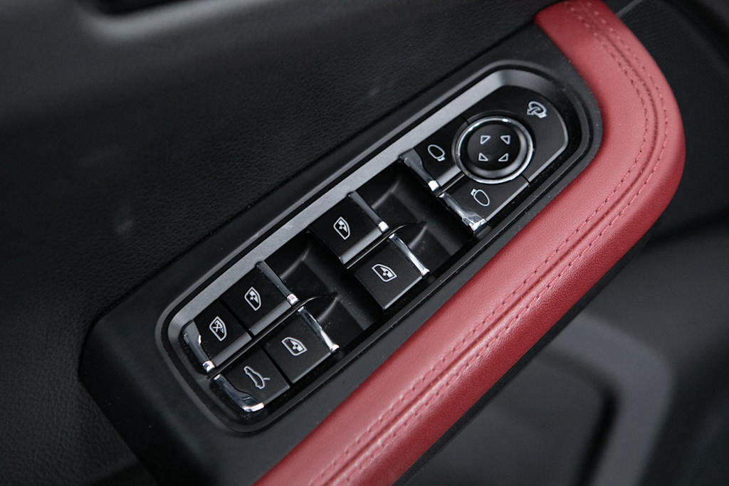 Thumbnail: 2024 Porsche Macan - 19