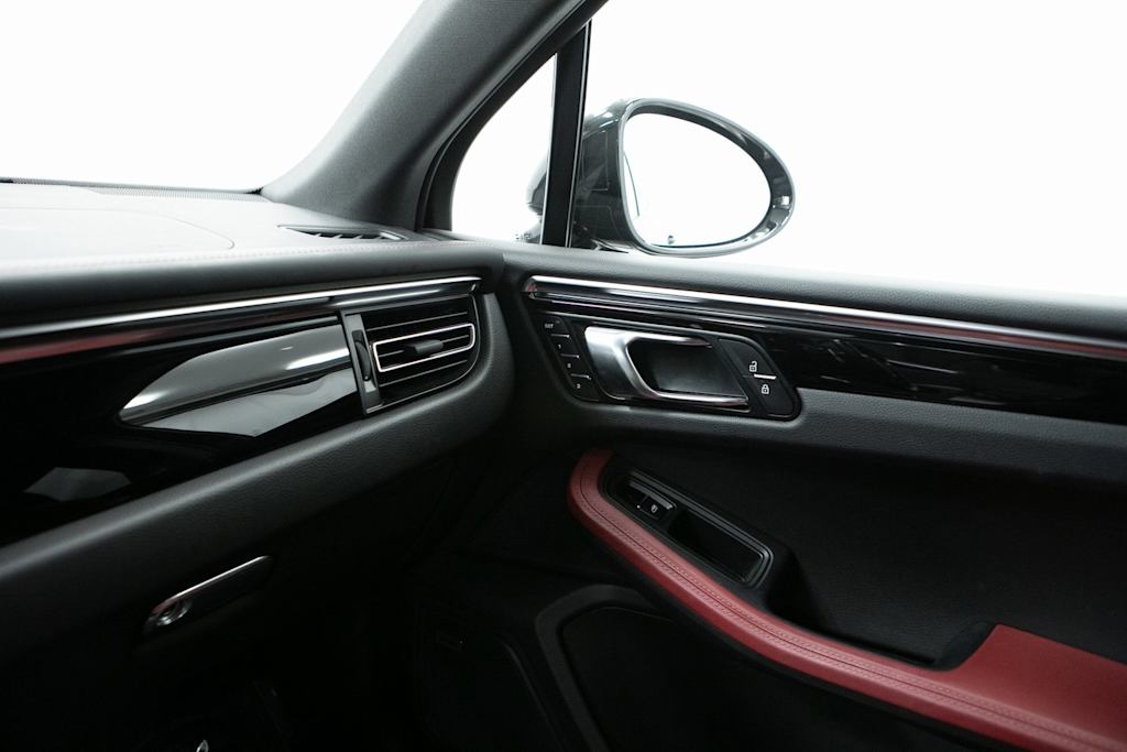 Thumbnail: 2024 Porsche Macan - 24