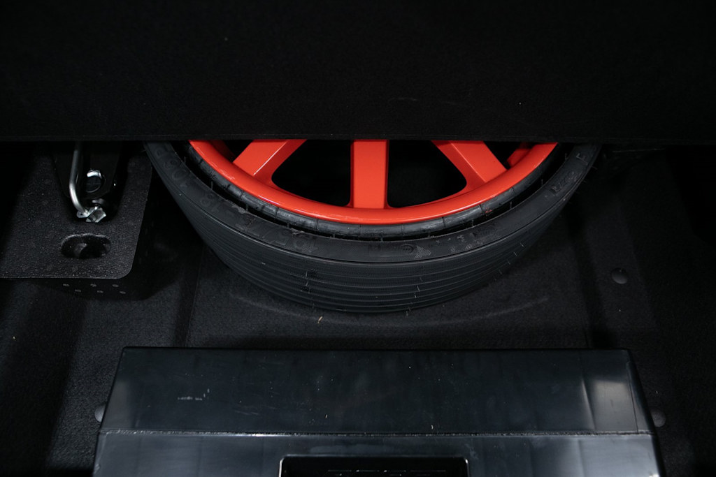 Thumbnail: 2024 Porsche Macan - 30