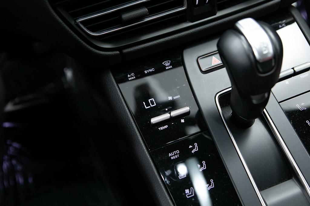 Thumbnail: 2024 Porsche Macan - 22