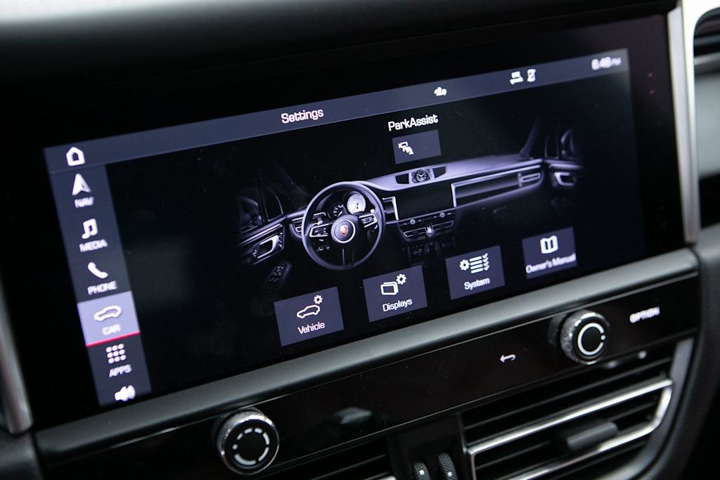 Thumbnail: 2024 Porsche Macan - 10