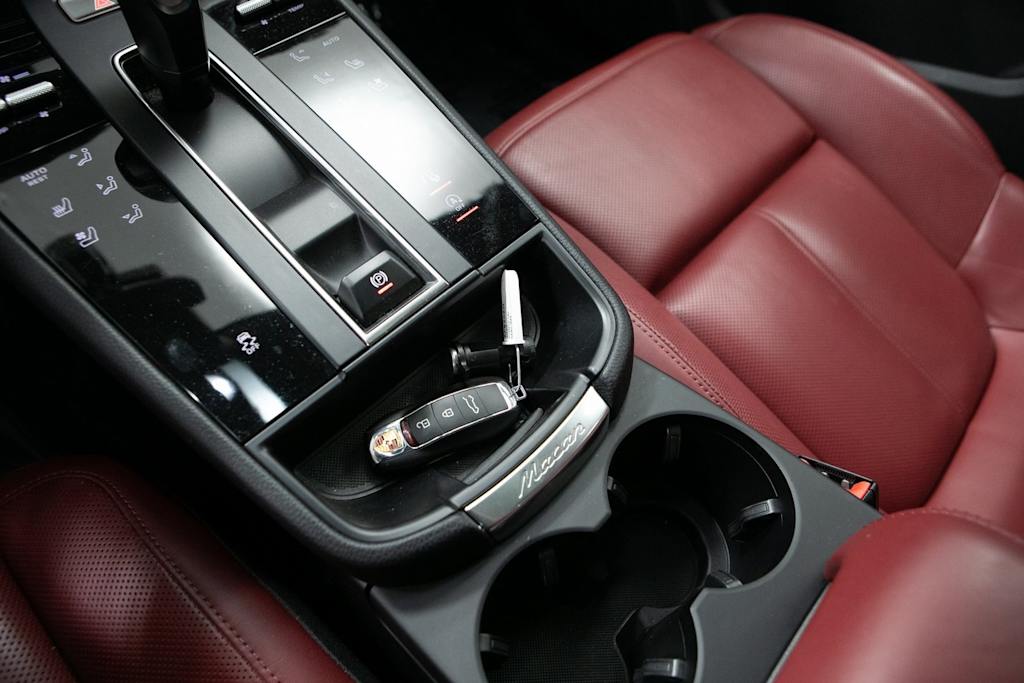 Thumbnail: 2024 Porsche Macan - 23