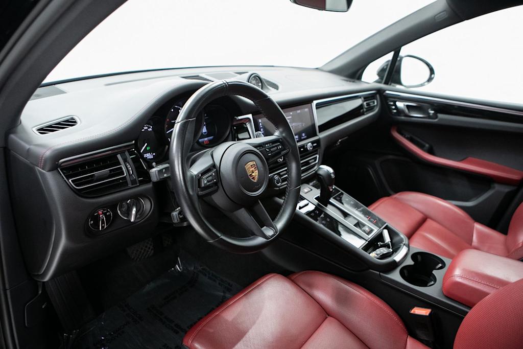 Thumbnail: 2024 Porsche Macan - 2