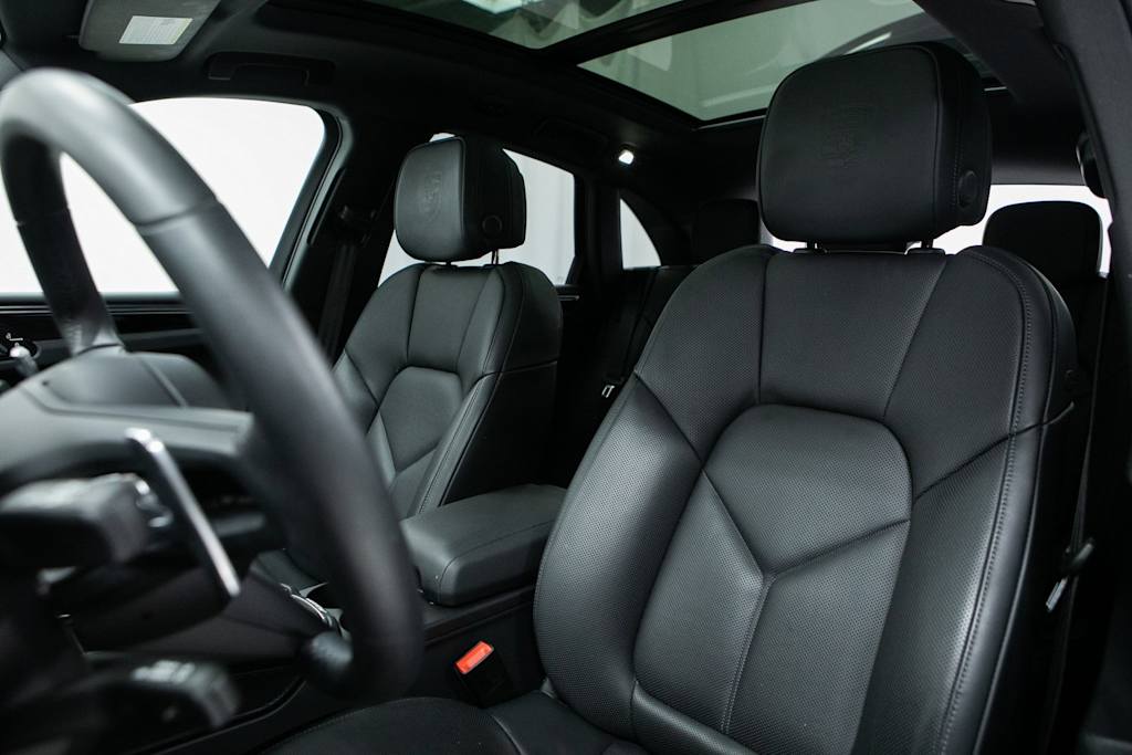 Thumbnail: 2025 Porsche Macan - 8