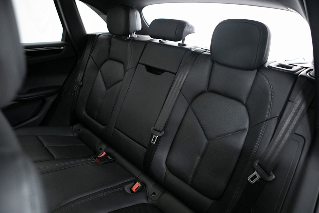 Thumbnail: 2025 Porsche Macan - 31