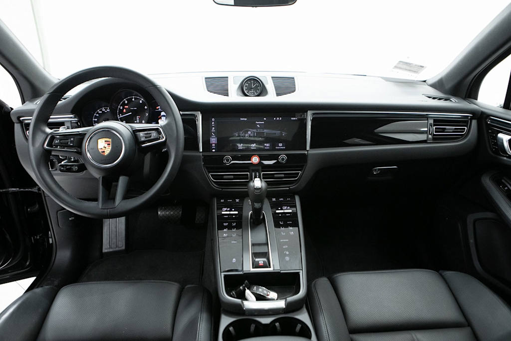 Thumbnail: 2025 Porsche Macan - 7