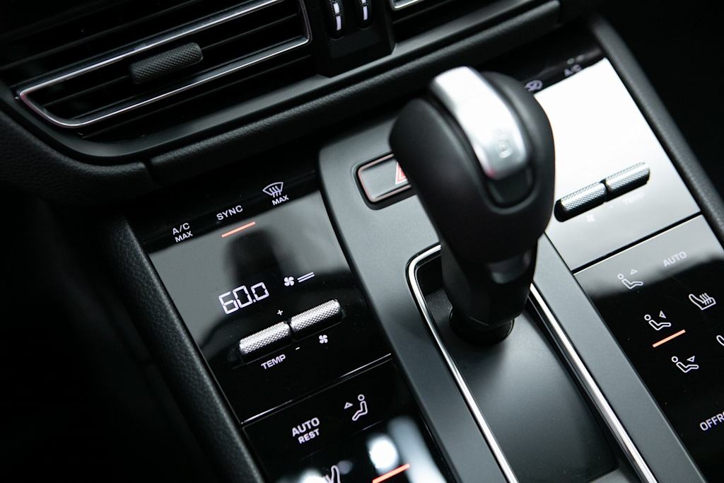 Thumbnail: 2025 Porsche Macan - 24