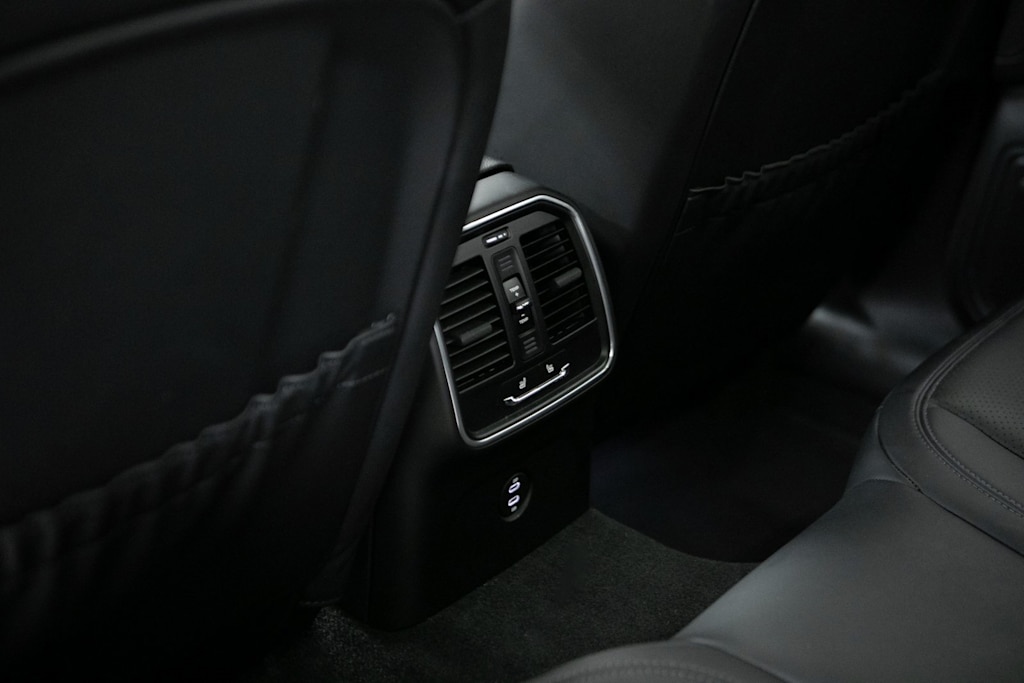 Thumbnail: 2025 Porsche Macan - 29