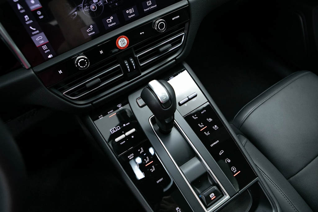 Thumbnail: 2025 Porsche Macan - 12