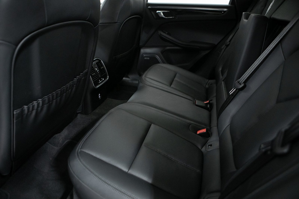 Thumbnail: 2025 Porsche Macan - 10