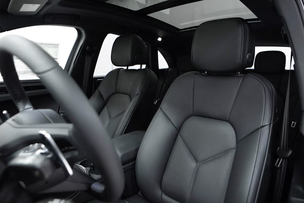 Thumbnail: 2026 Porsche Macan - 9