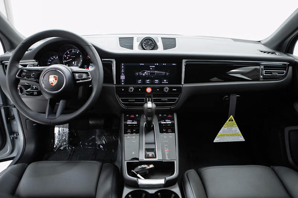 Thumbnail: 2026 Porsche Macan - 8