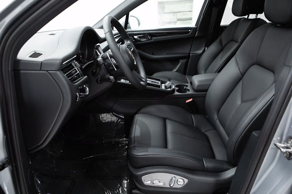 Thumbnail: 2026 Porsche Macan - 10