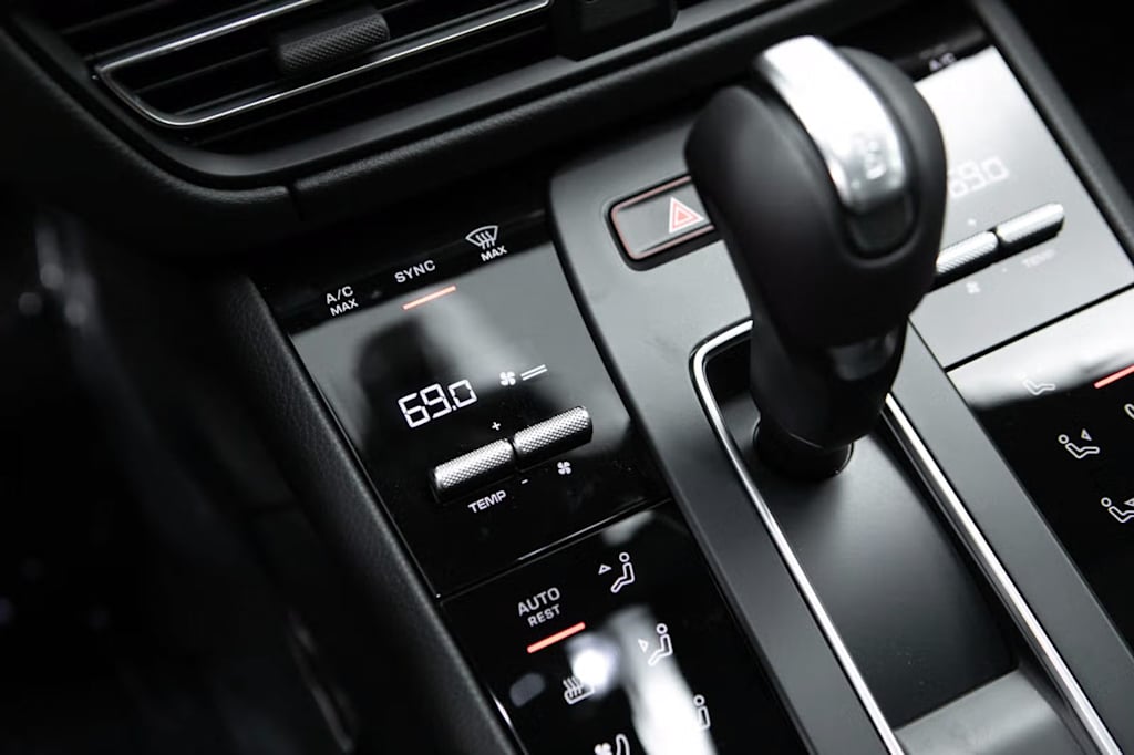 Thumbnail: 2026 Porsche Macan - 33