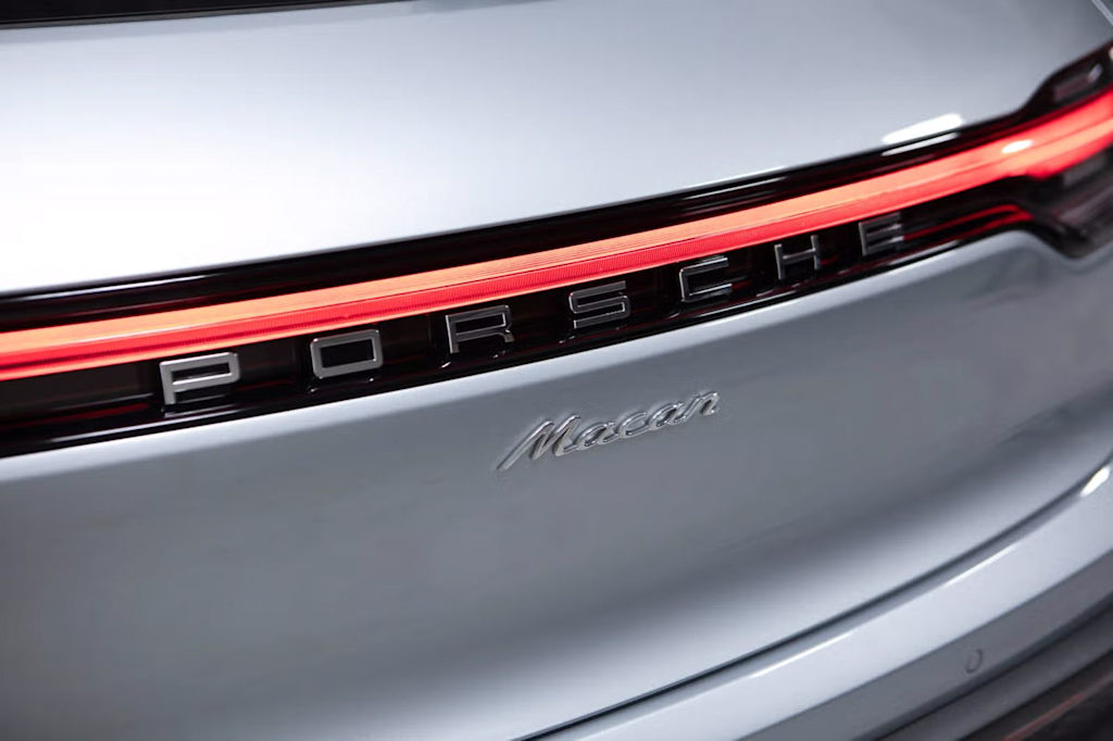 Thumbnail: 2026 Porsche Macan - 21