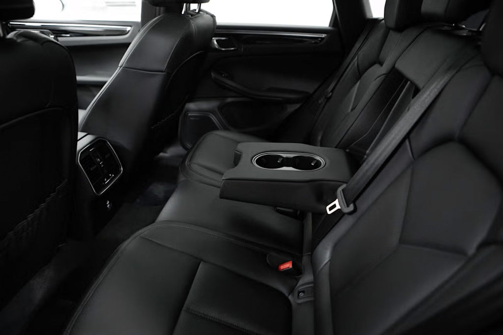 Thumbnail: 2026 Porsche Macan - 11