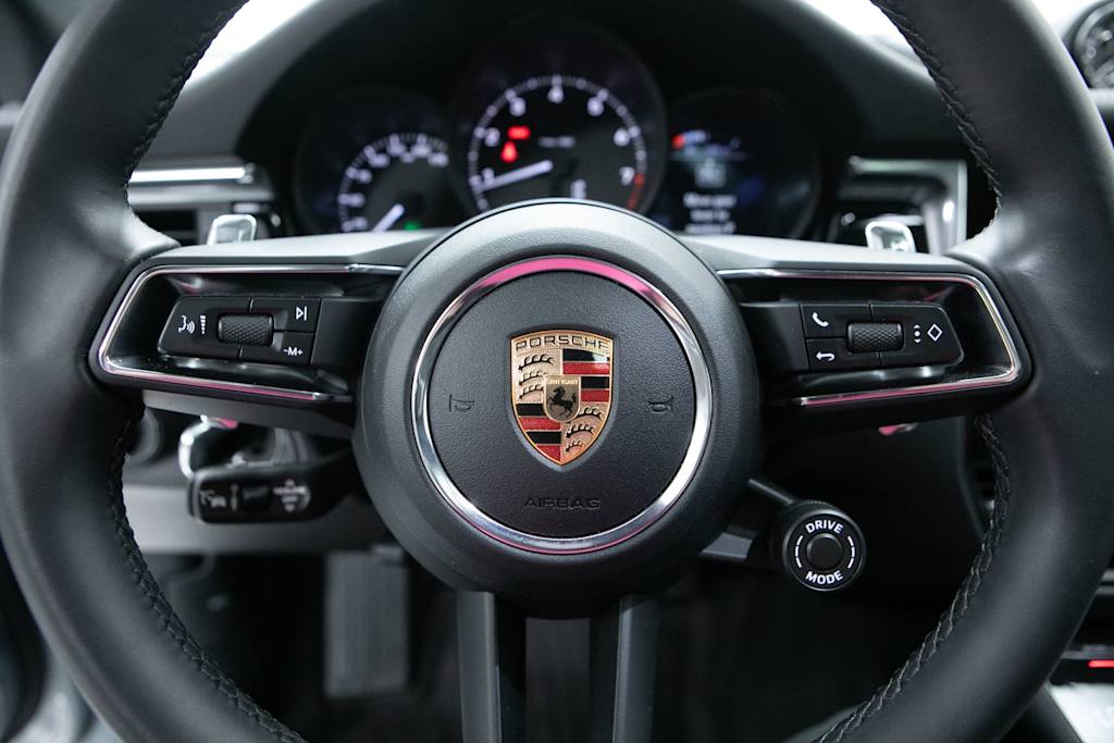 Thumbnail: 2026 Porsche Macan - 9