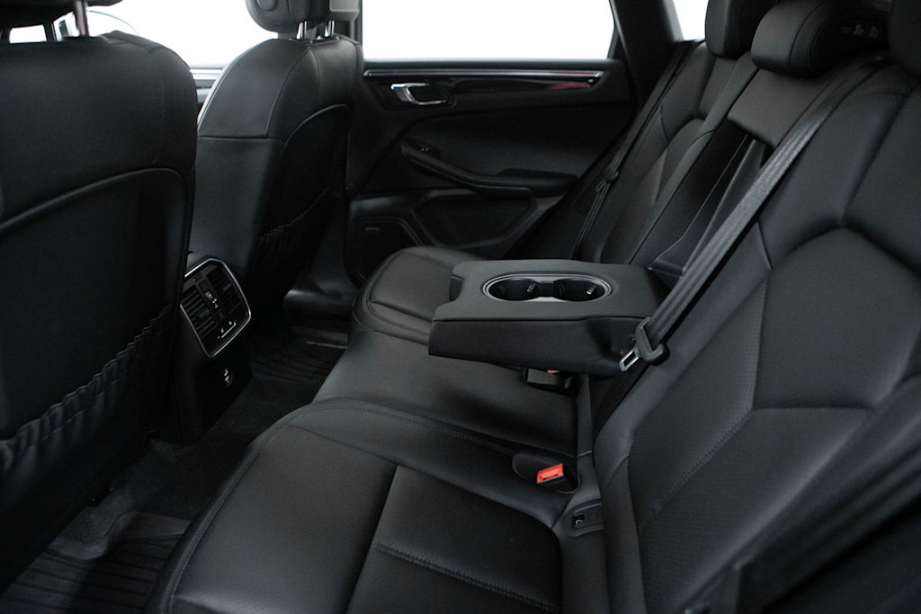 Thumbnail: 2026 Porsche Macan - 38