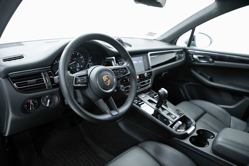 Thumbnail: 2026 Porsche Macan - 2