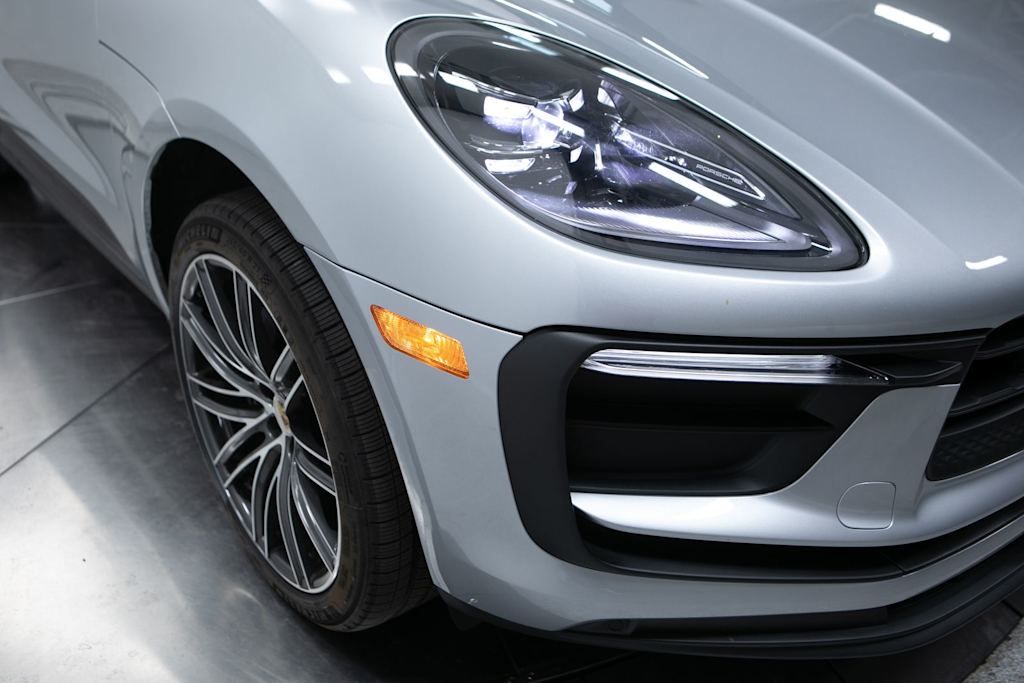 Thumbnail: 2026 Porsche Macan - 21