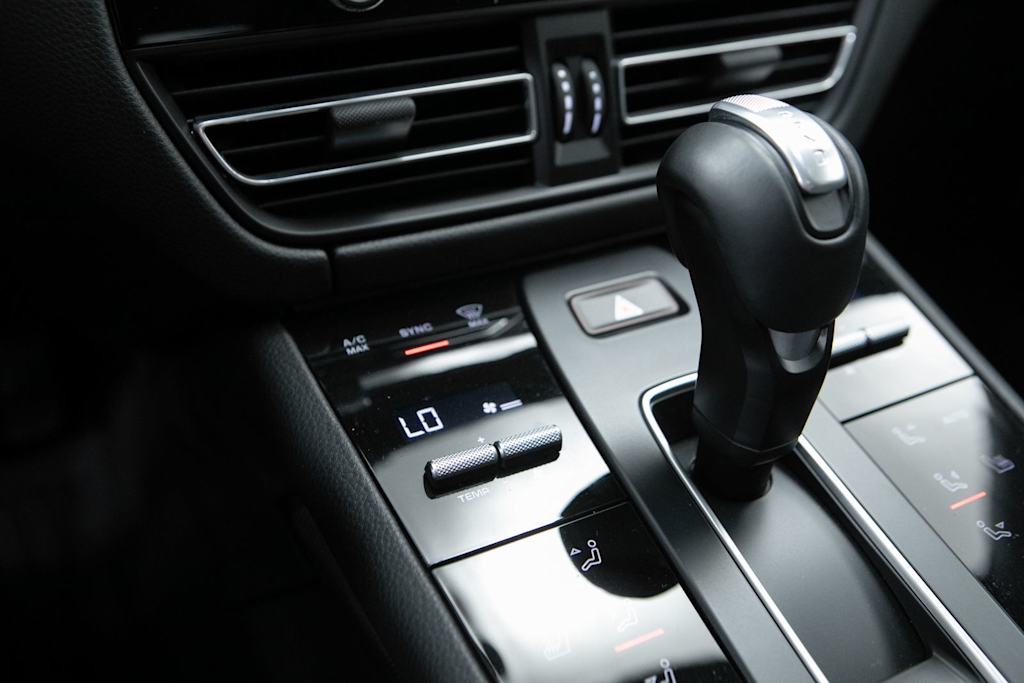 Thumbnail: 2026 Porsche Macan - 32