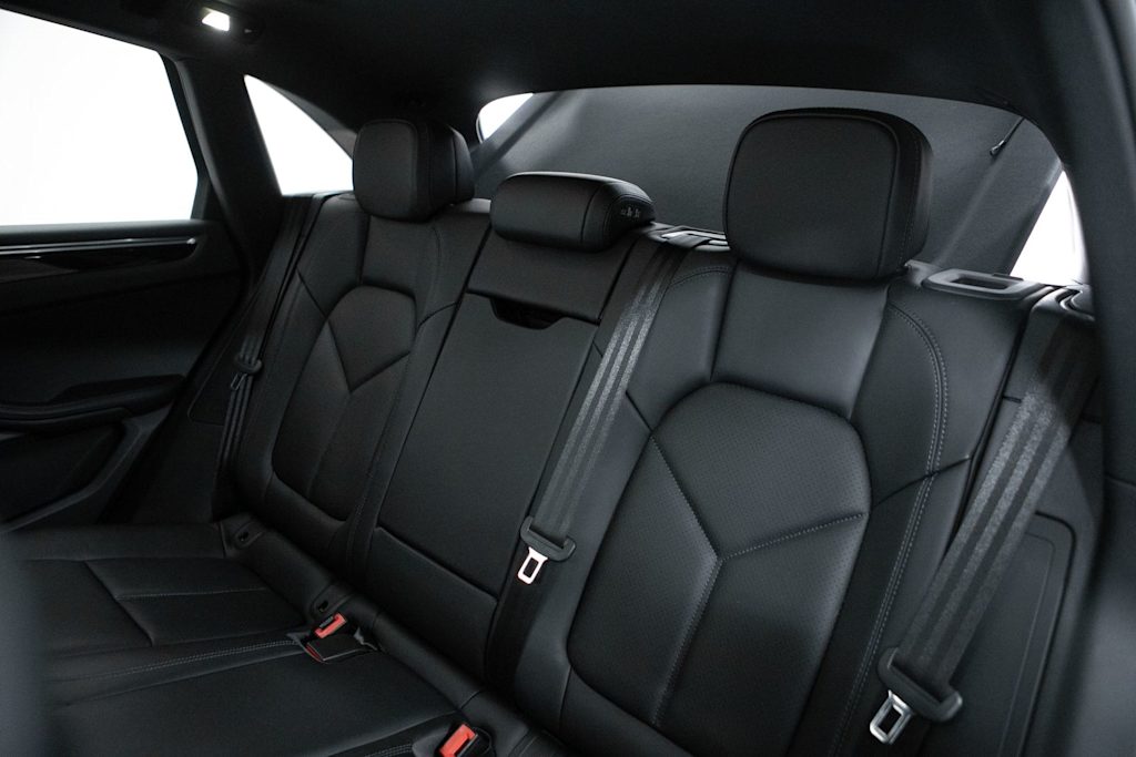 Thumbnail: 2026 Porsche Macan - 39