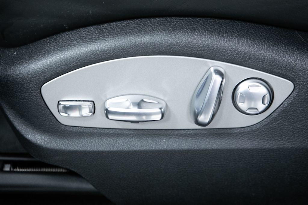Thumbnail: 2026 Porsche Macan - 28