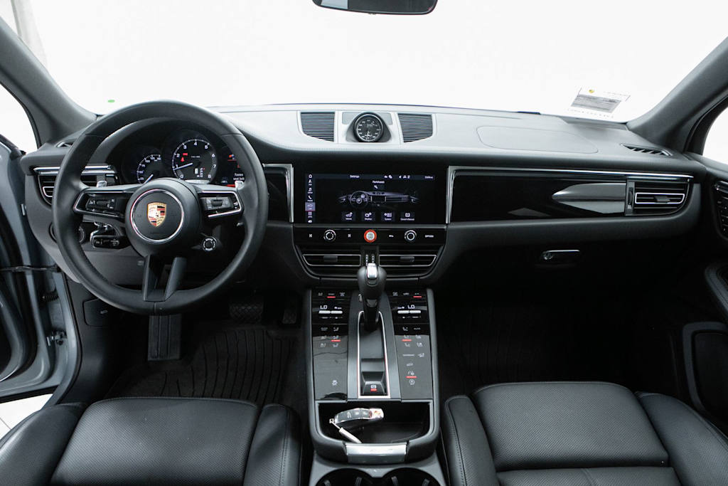 Thumbnail: 2026 Porsche Macan - 13