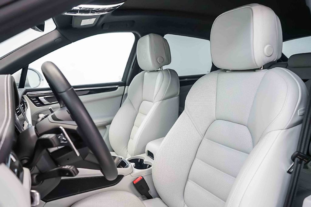 Thumbnail: 2026 Porsche Macan - 11
