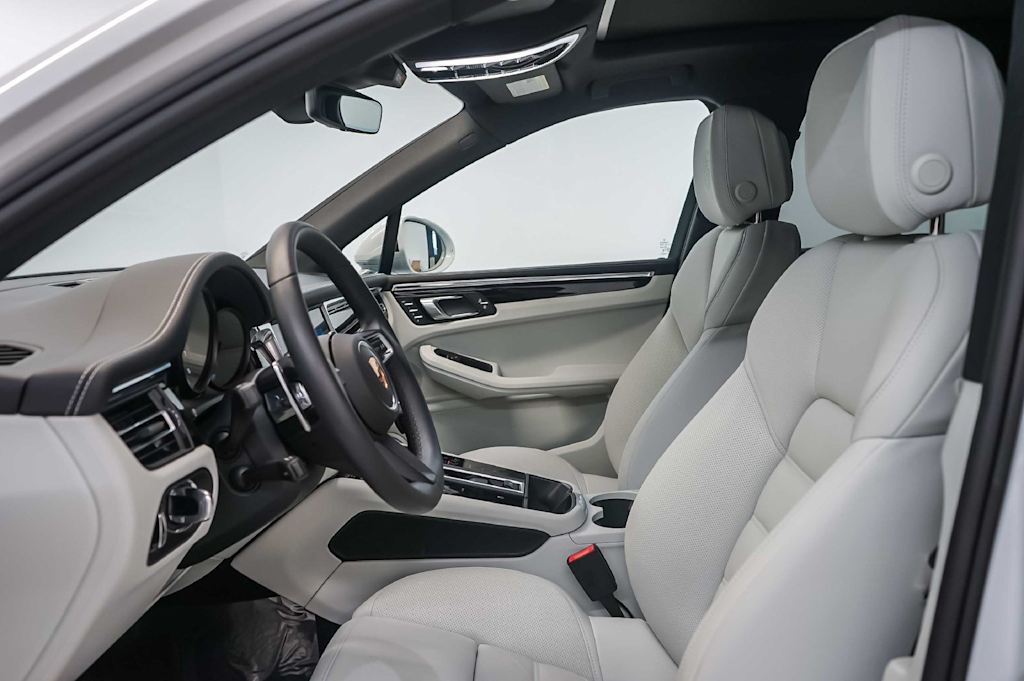 Thumbnail: 2026 Porsche Macan - 28