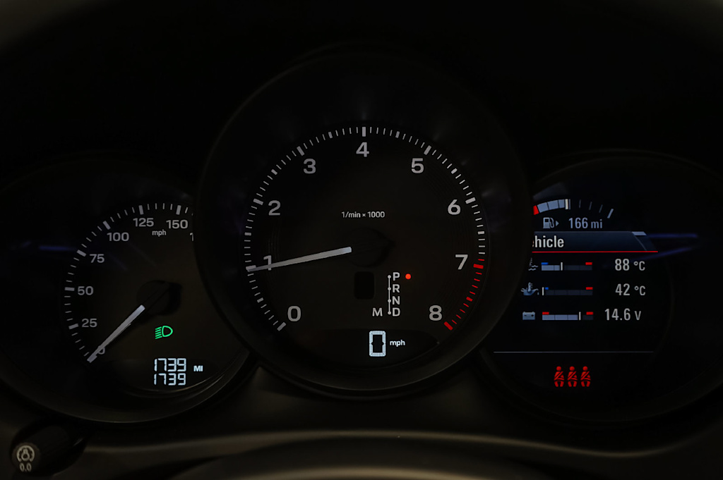Thumbnail: 2026 Porsche Macan - 18