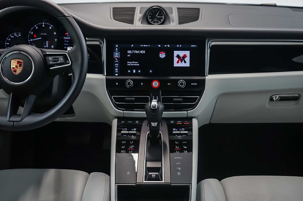 Thumbnail: 2026 Porsche Macan - 14
