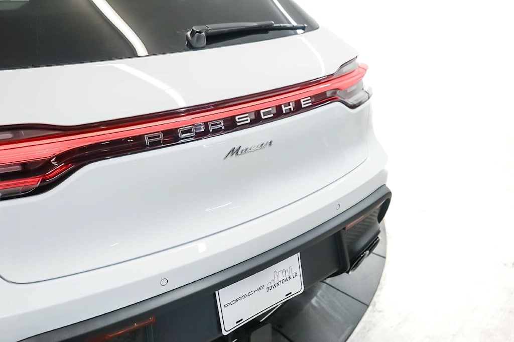Thumbnail: 2026 Porsche Macan - 7