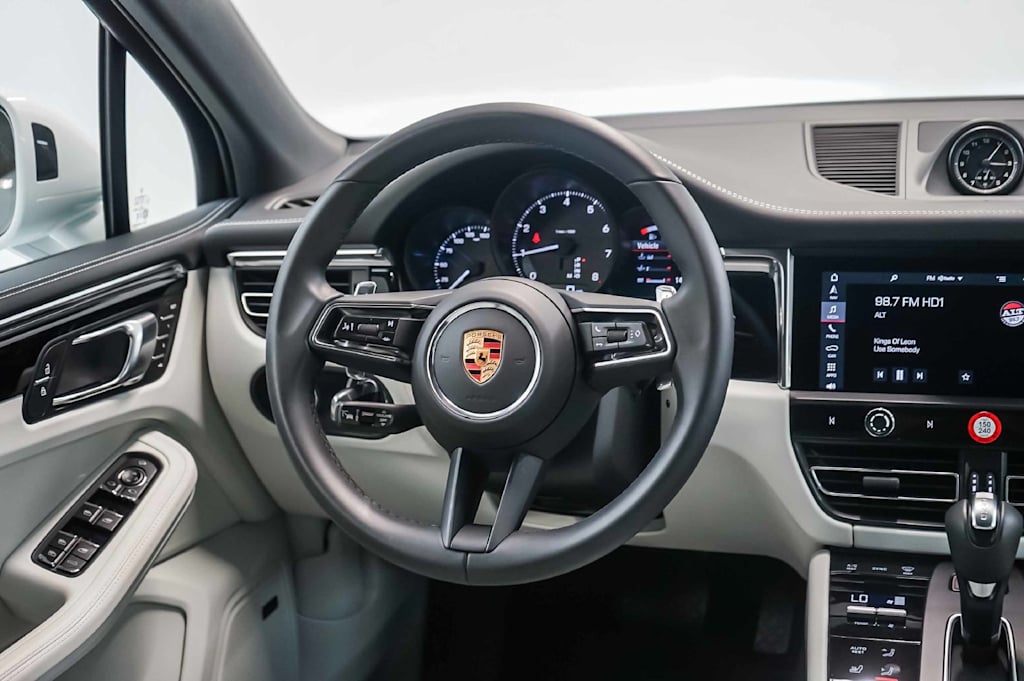 Thumbnail: 2026 Porsche Macan - 15