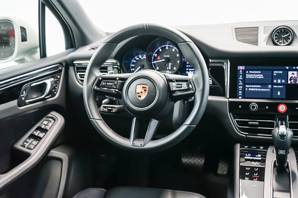 Thumbnail: 2026 Porsche Macan - 15