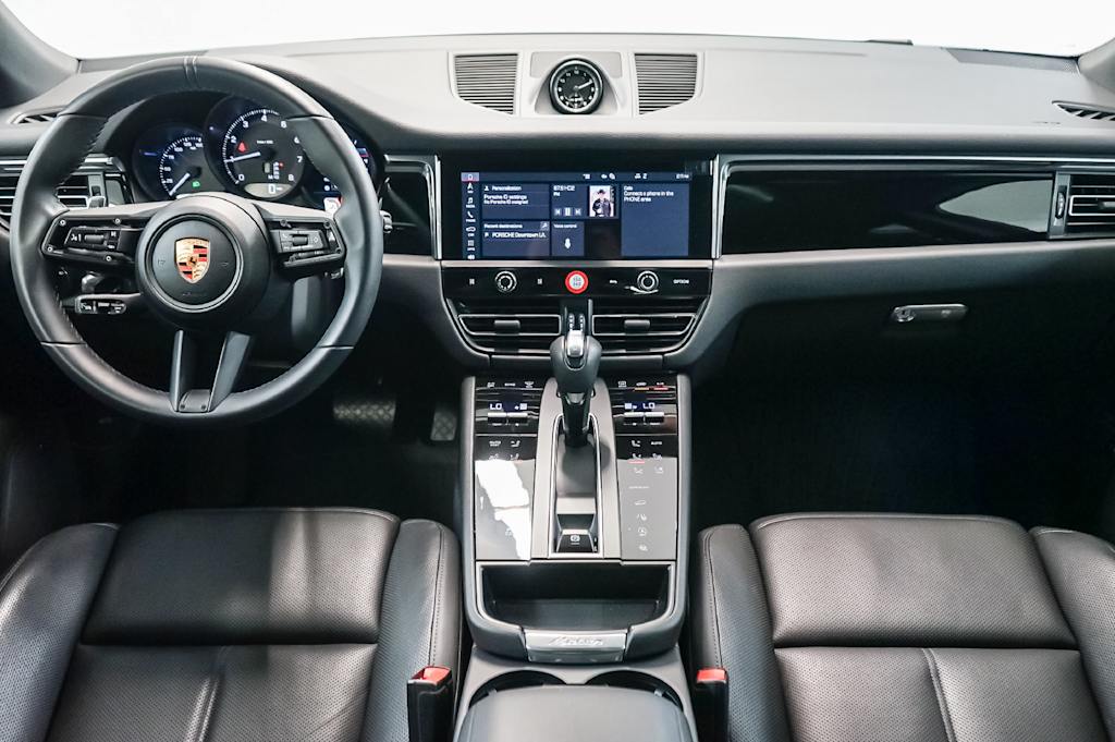 Thumbnail: 2026 Porsche Macan - 10