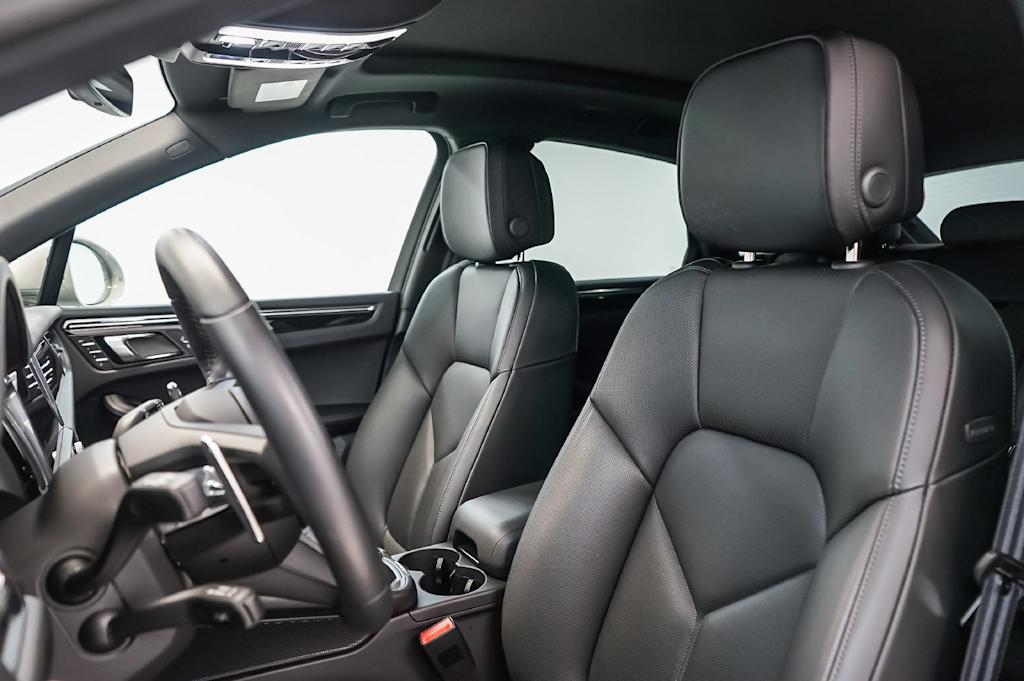 Thumbnail: 2026 Porsche Macan - 11