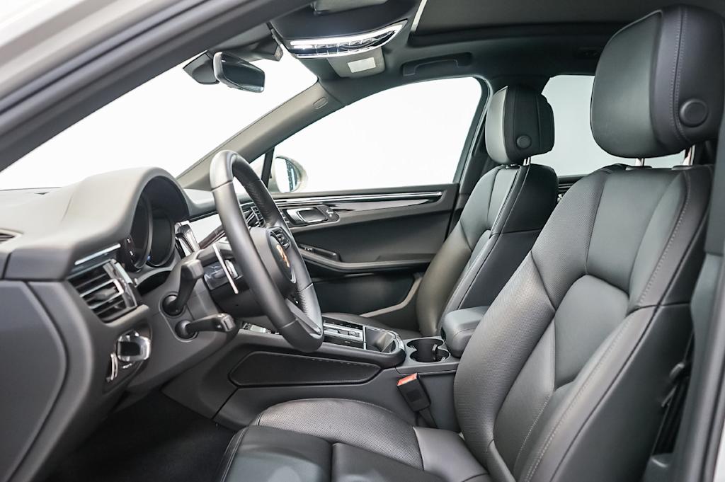 Thumbnail: 2026 Porsche Macan - 28