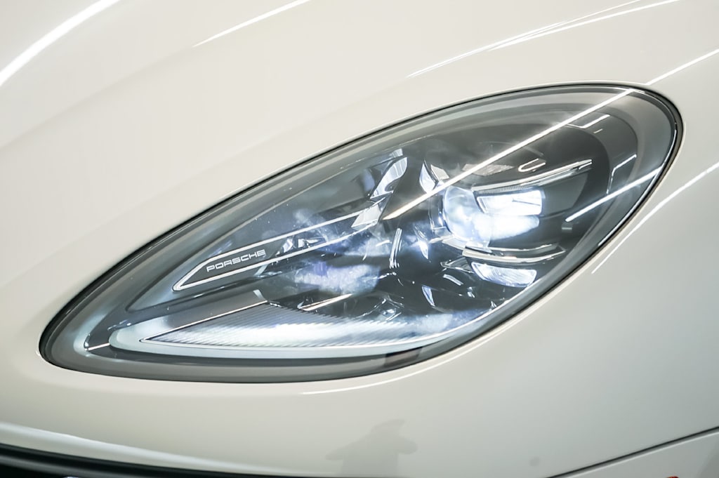 Thumbnail: 2026 Porsche Macan - 26